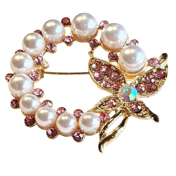Pink Brooch Pin Faux Pearl Rhinestone Butterfly Gold Tone Wreath Gift Box - Picture 2 of 9